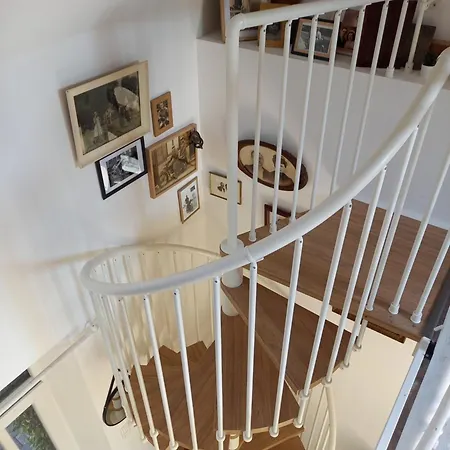 A L'ombre Du Laurier *