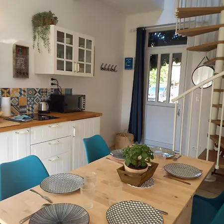 A L'ombre Du Laurier Holiday home *