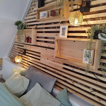 A L'ombre Du Laurier *